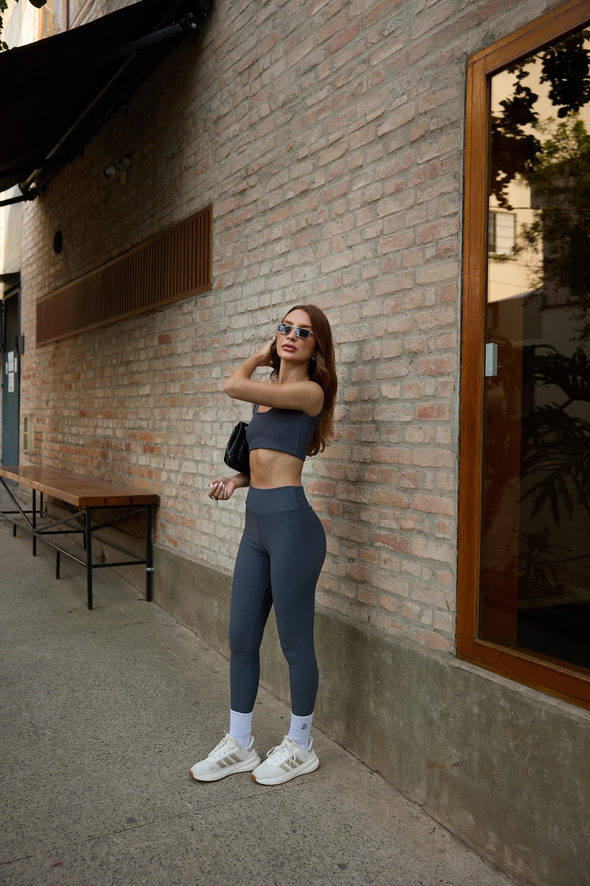 Conjunto Legging e Top Alças Retas Cinza